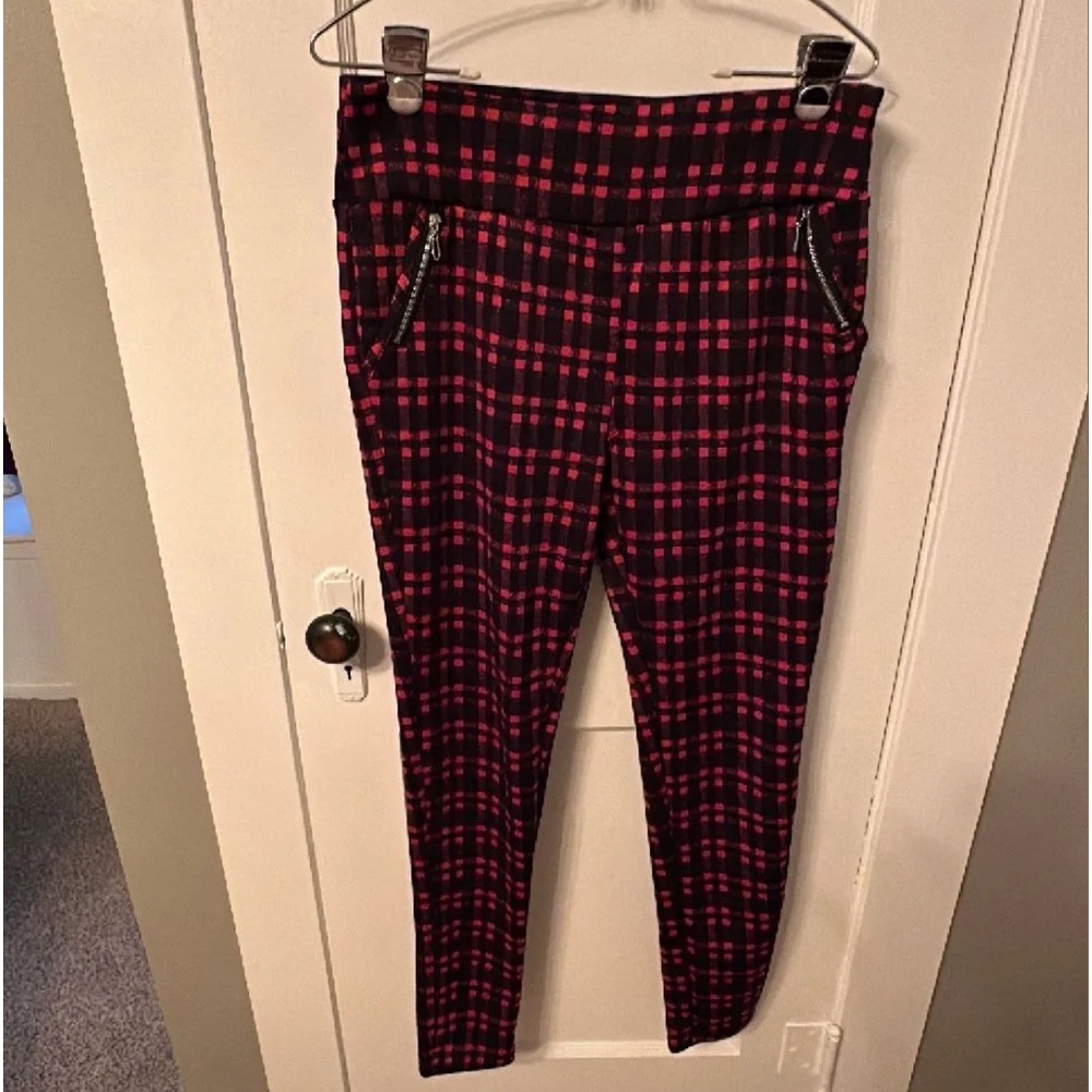 Red/black pants